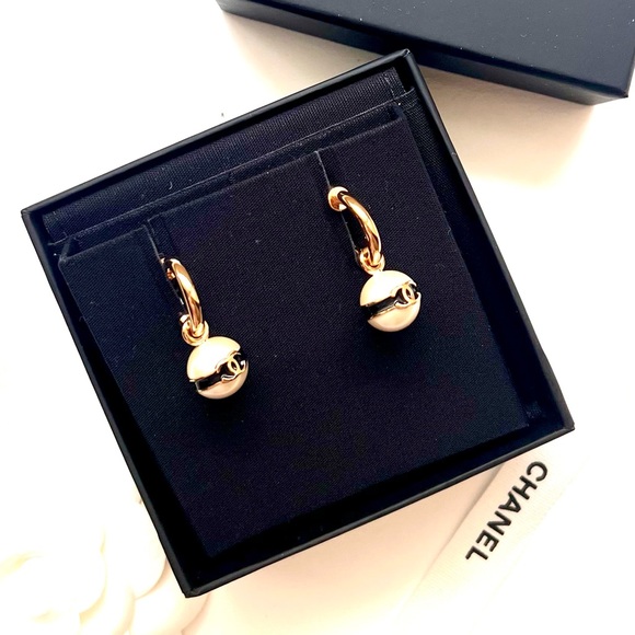🔥CHANEL Pearl Drop Earrings - Picture 2 of 7